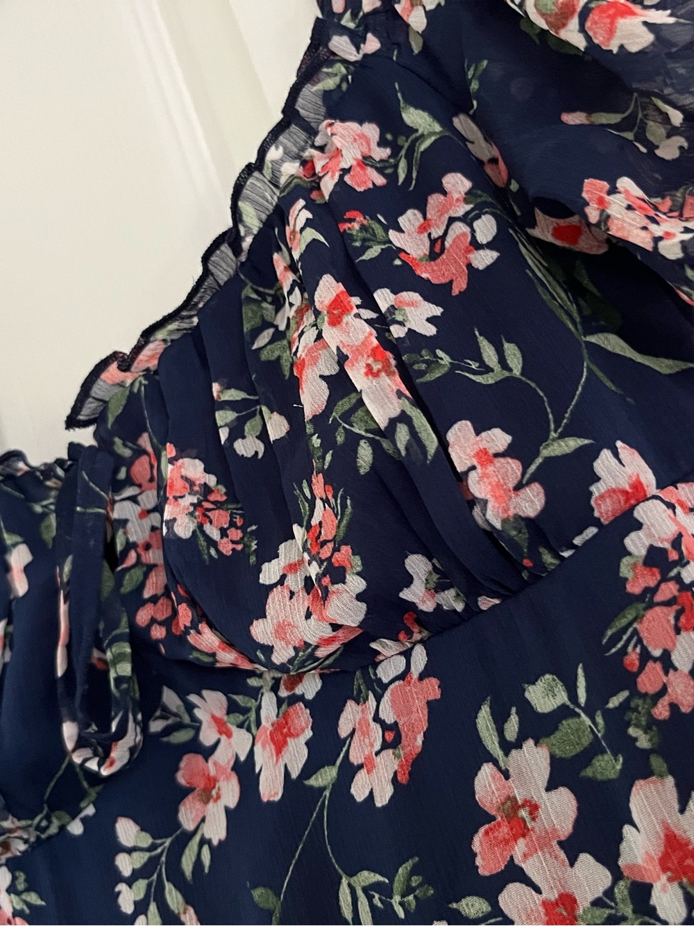 Lovesome top Navy Floral Blouse - Navy with Pink & Green Floral size large - Picture 9 of 9